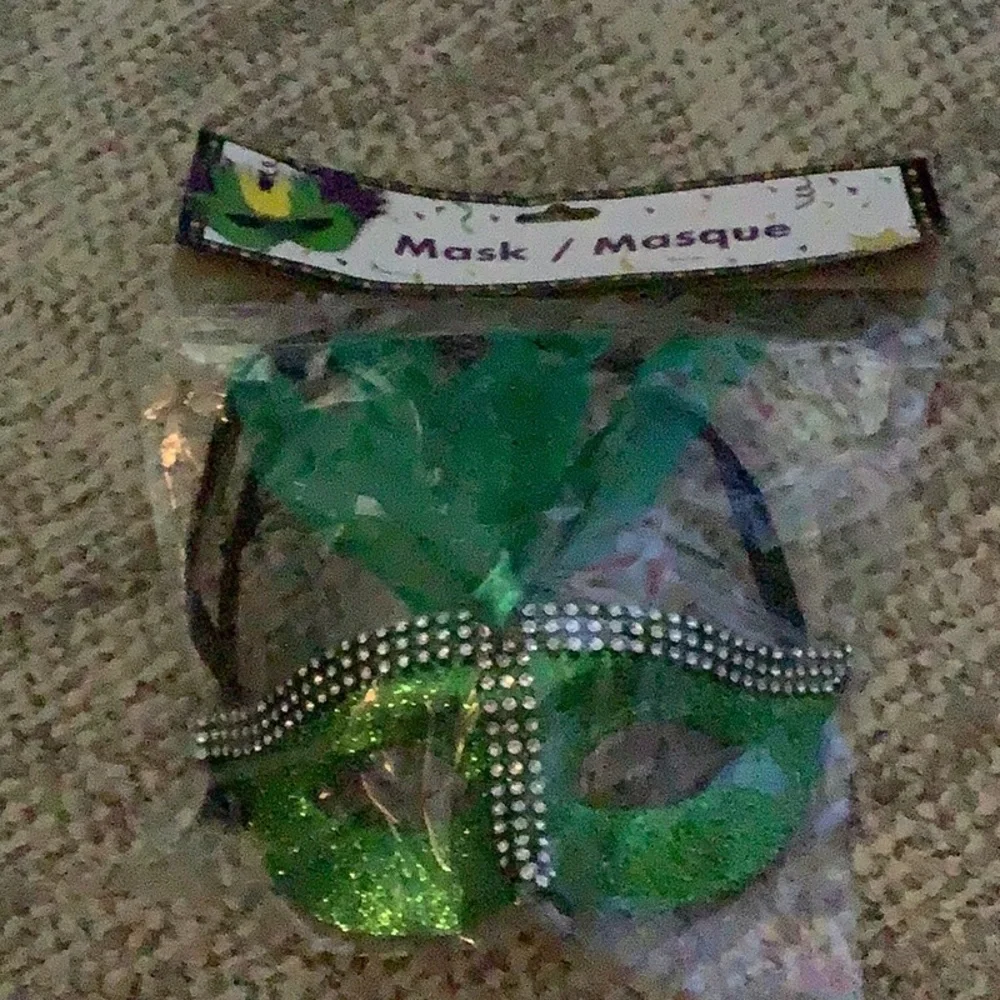Mask for Halloween green sparkle new in bag never worn make a nice costu…